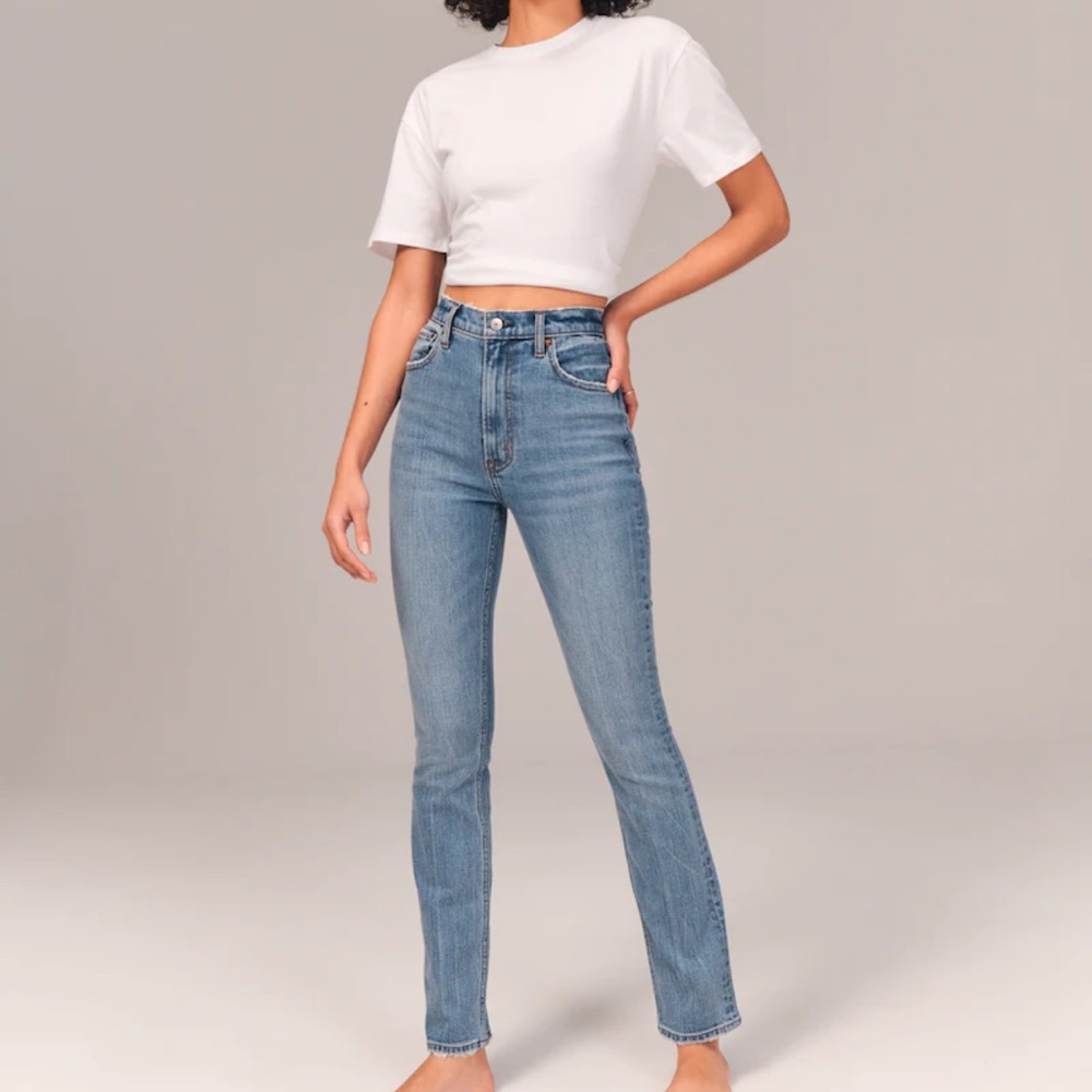 BNWT The 90’s Slim Straight Ultra High Rise - Size 26 & 27